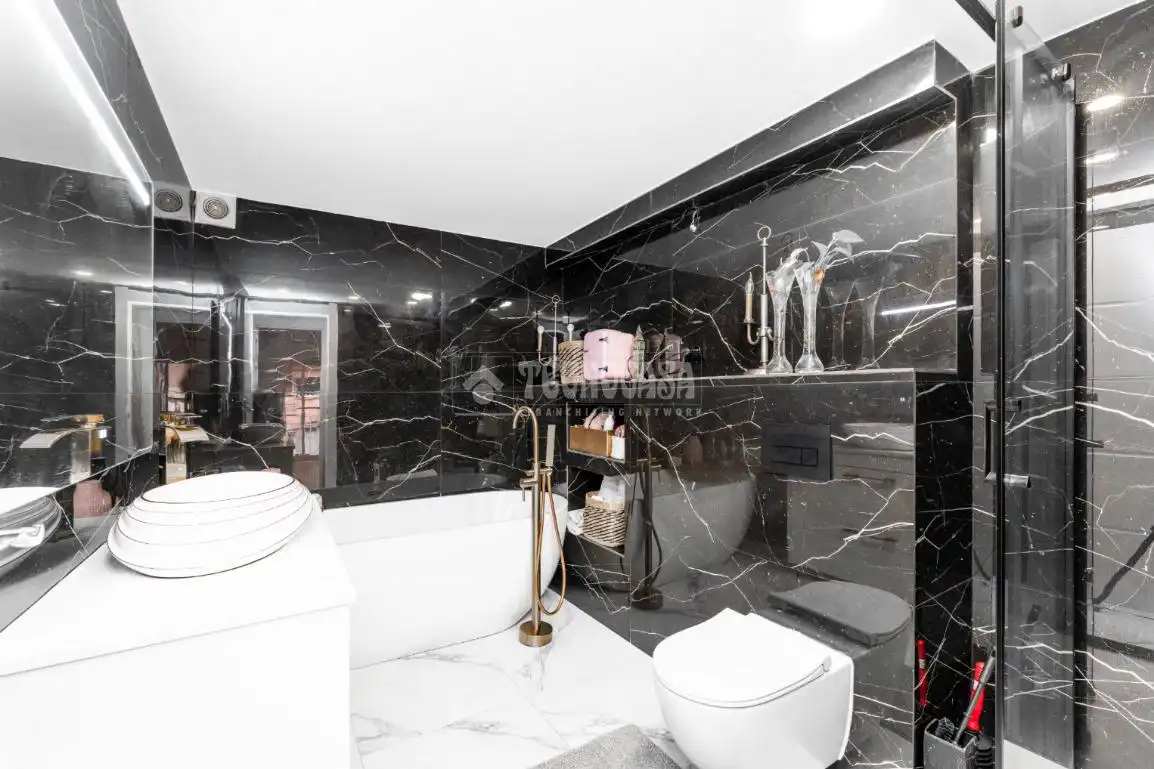 Badezimmer von Wohnung zum Verkauf in Cornellà de Llobregat mit Klimaanlage und Parkett