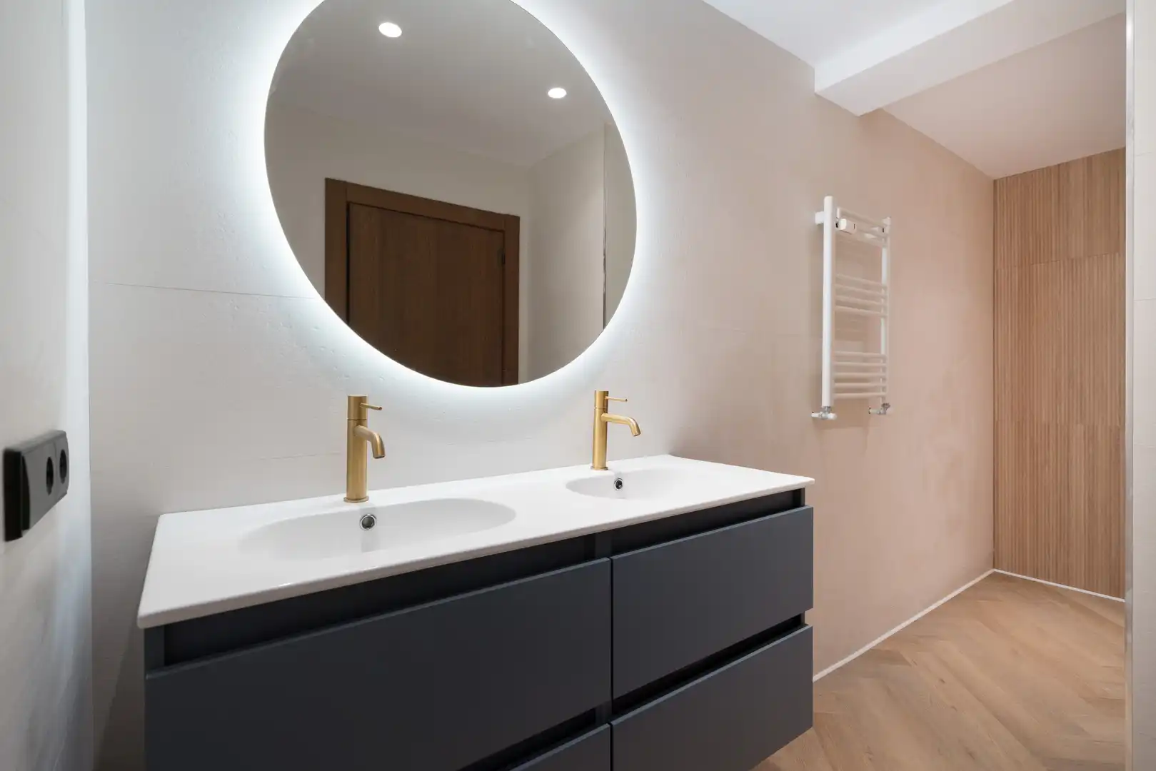 Badezimmer von Wohnung zum Verkauf in Gijón  mit Heizung