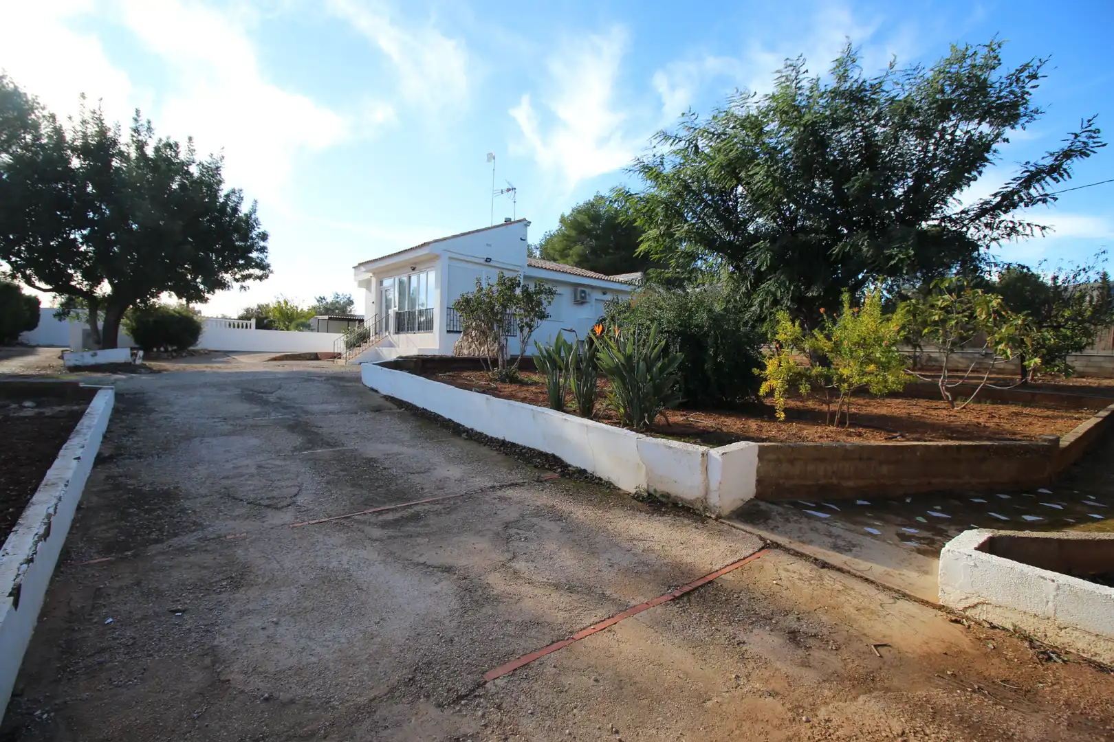 Vista exterior de Casa o chalet en venta en Llombai con Aire acondicionado, Calefacción y Jardín privado