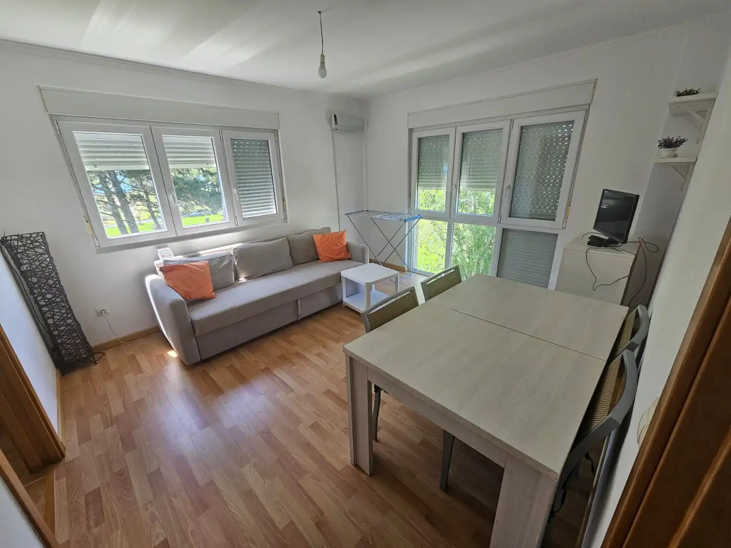 Wohnzimmer von Wohnungen zur Miete in Fisterra mit Abstellraum, Möbliert und Ofen