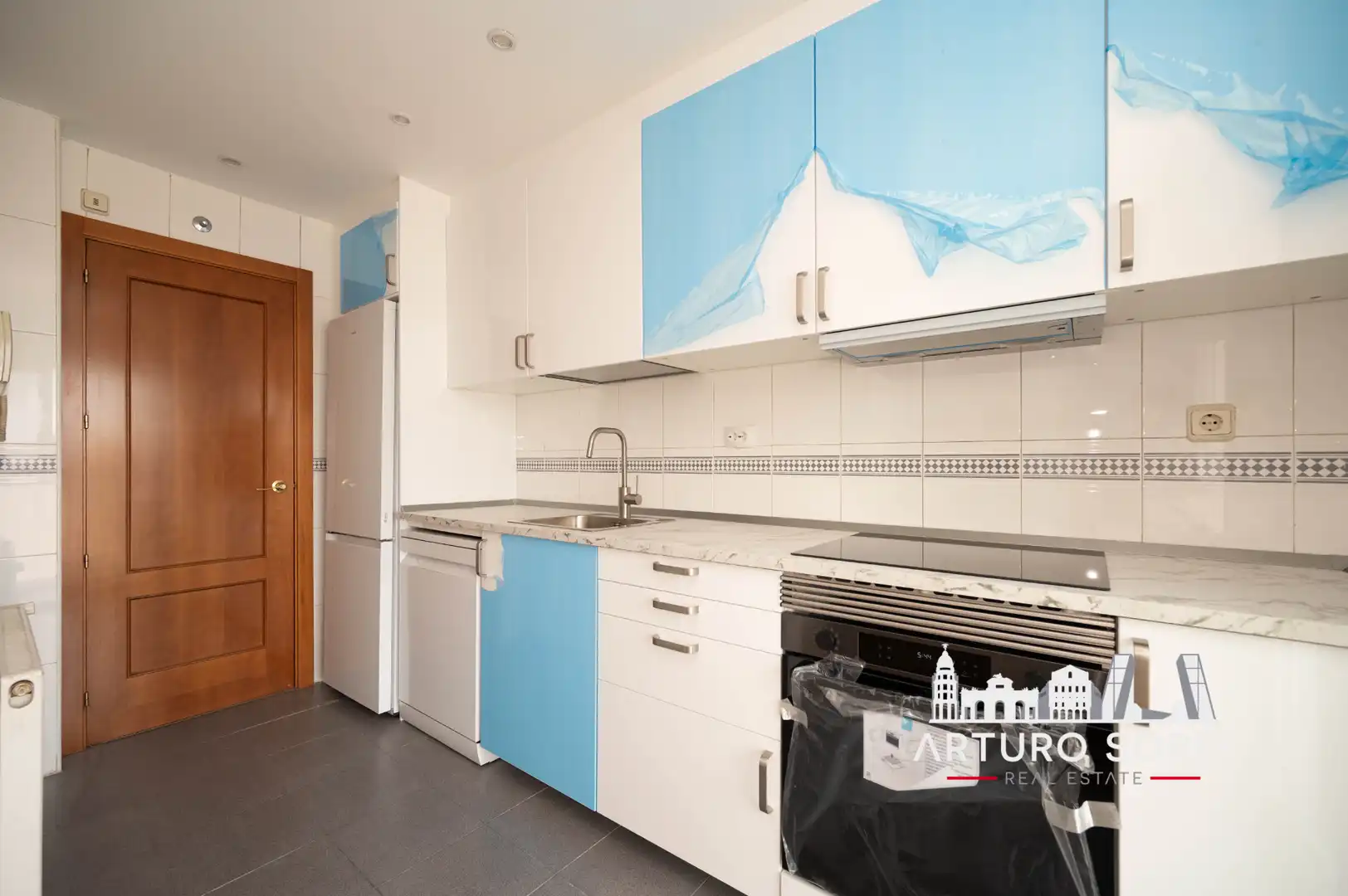 Kitchen of Flat for rent in Madrid  with Storage room and Community pool