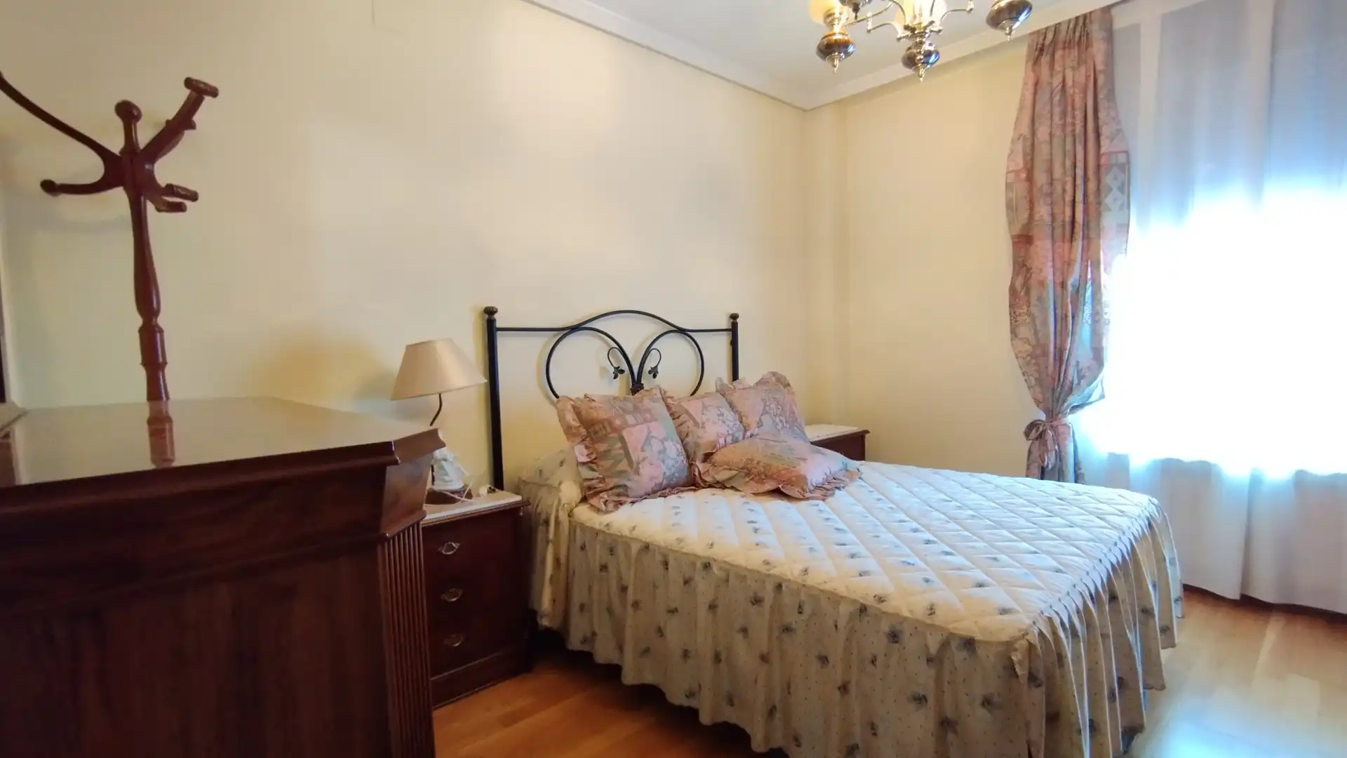 Bedroom of Flat for sale in Medina del Campo  with Heating, Parquet flooring and Storage room