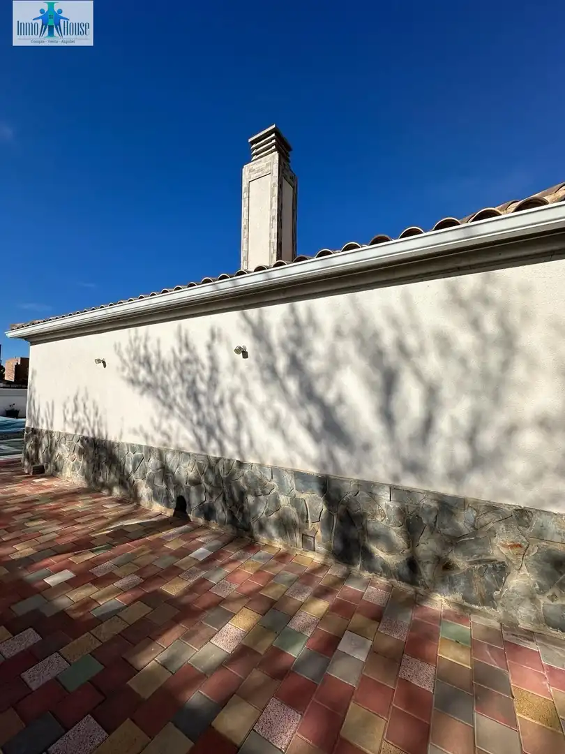 Vista exterior de Casa o xalet en venda en Albacete amb Aire condicionat, Jardí privat i Parquet