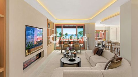 Presentamos un extraordinario ático dúplex en plena reforma integral, situado en el prestigioso complejo frente al mar Torre Berme, imagen 3