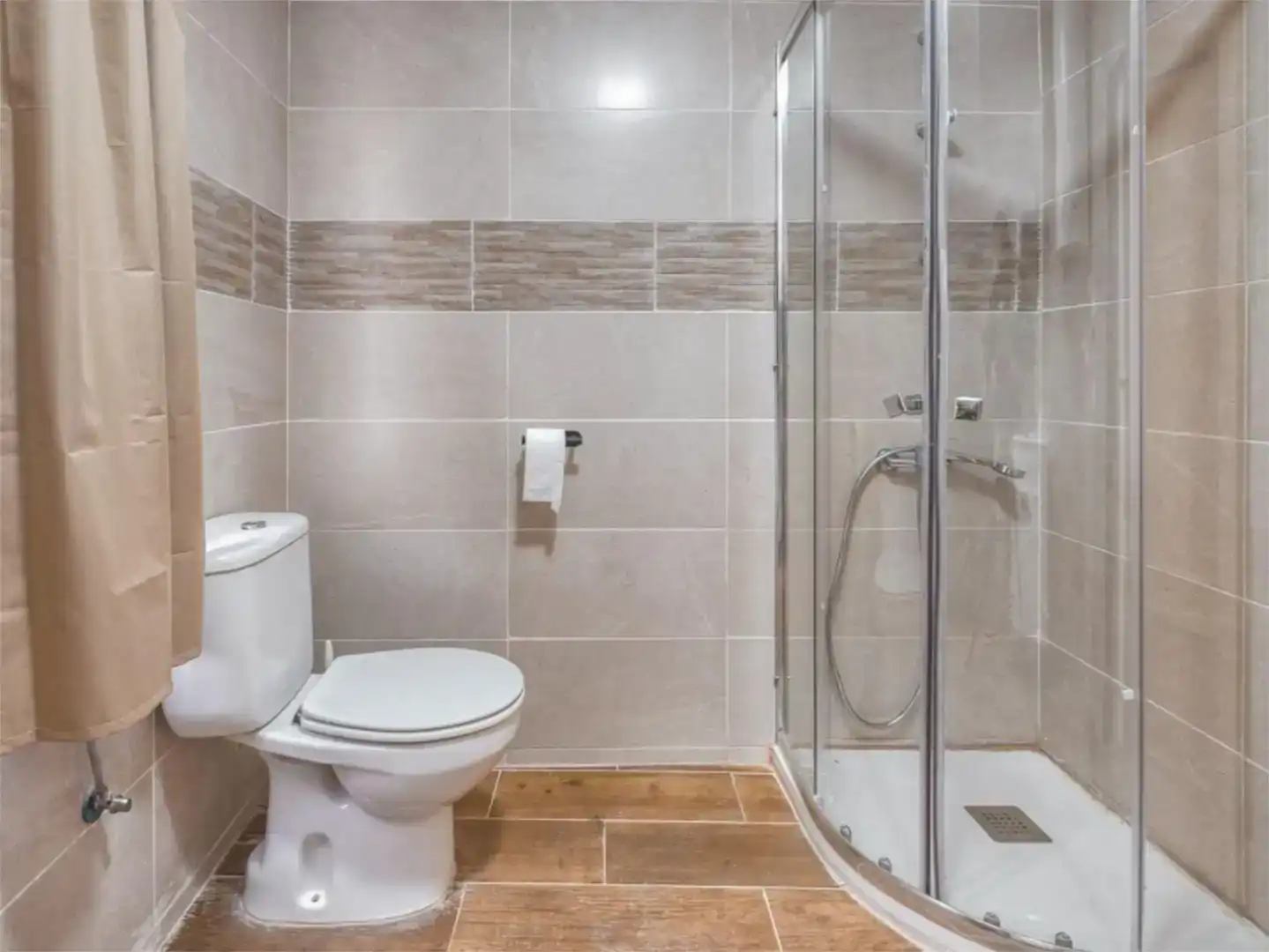 Bathroom of Study for rent in Estremera  with Air Conditioner, Furnished and Balcony