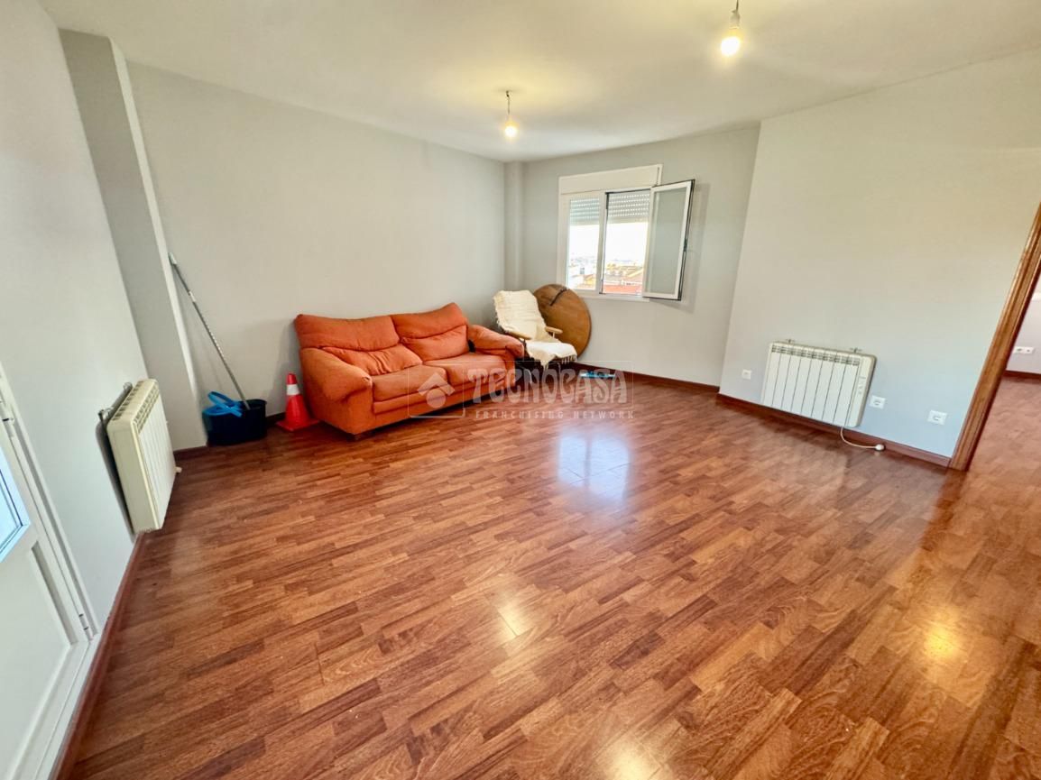 Sala d'estar de Pis en venda en Yunquera de Henares amb Calefacció i Moblat