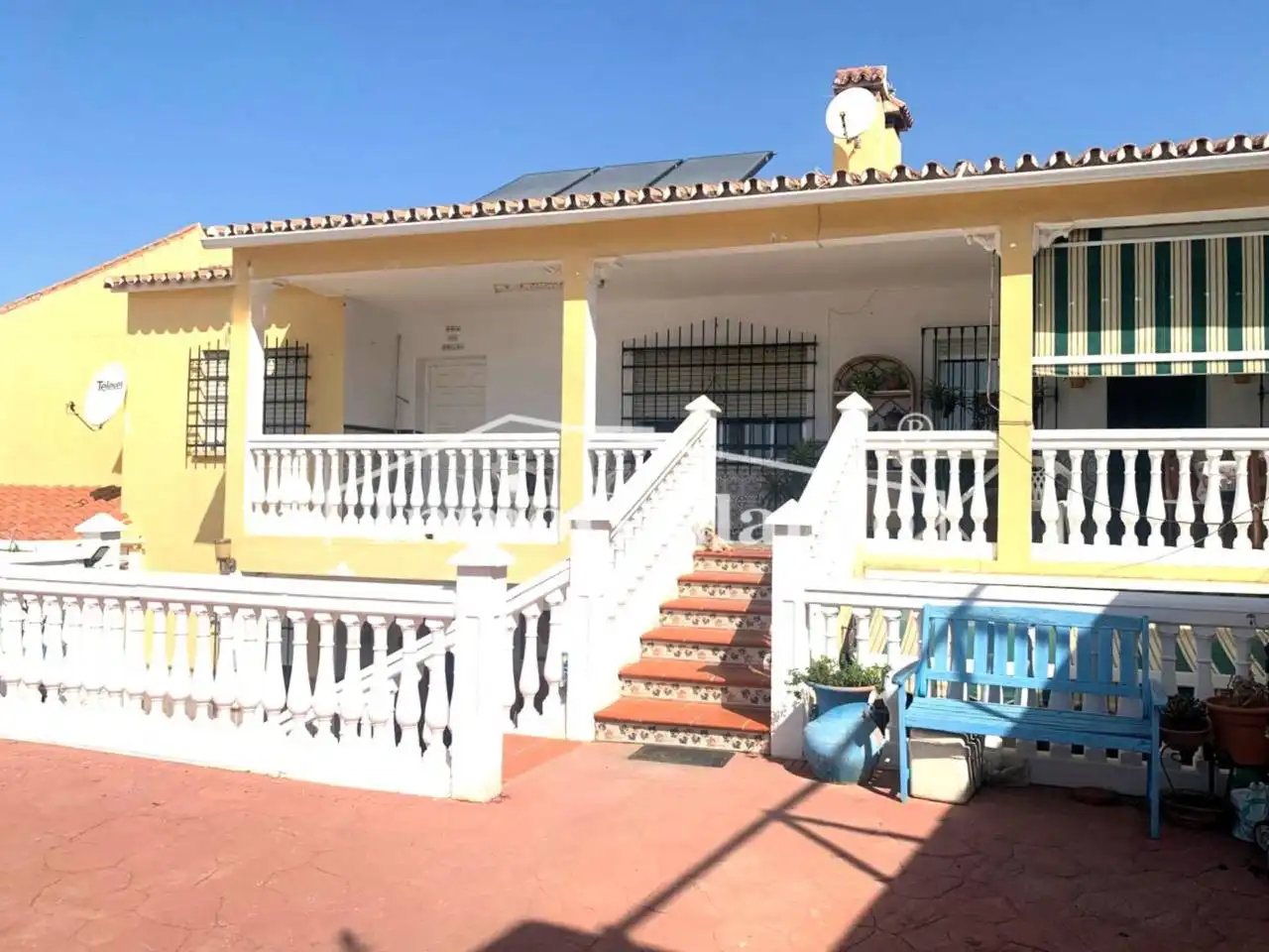 Vista exterior de Casa o xalet en venda en Rincón de la Victoria amb Jardí privat, Terrassa i Piscina