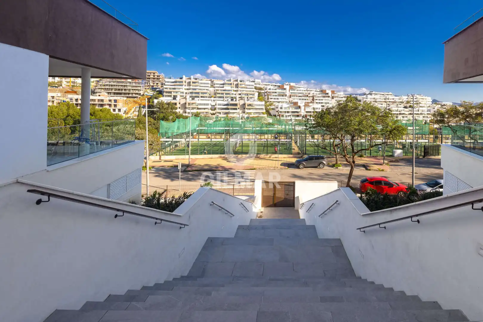 Vista exterior de Ático en venta en Estepona con Calefacción, Trastero y Piscina