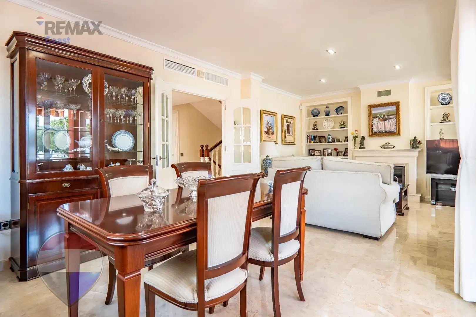 Esszimmer von Einfamilien-Reihenhaus zum Verkauf in Torremolinos mit Klimaanlage, Heizung und Terrasse