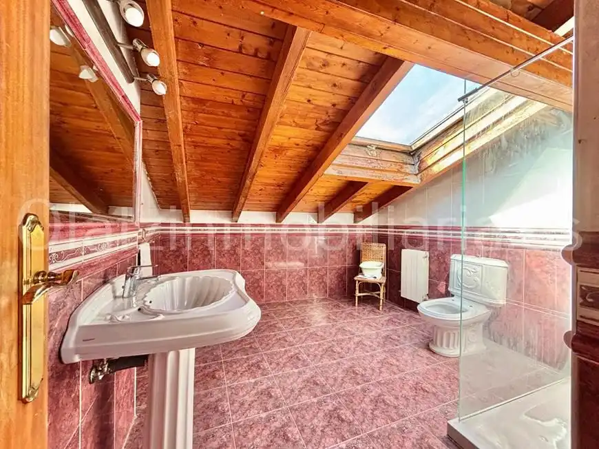 Baño de Casa o chalet en venta en Sopuerta con Calefacción, Terraza y Trastero