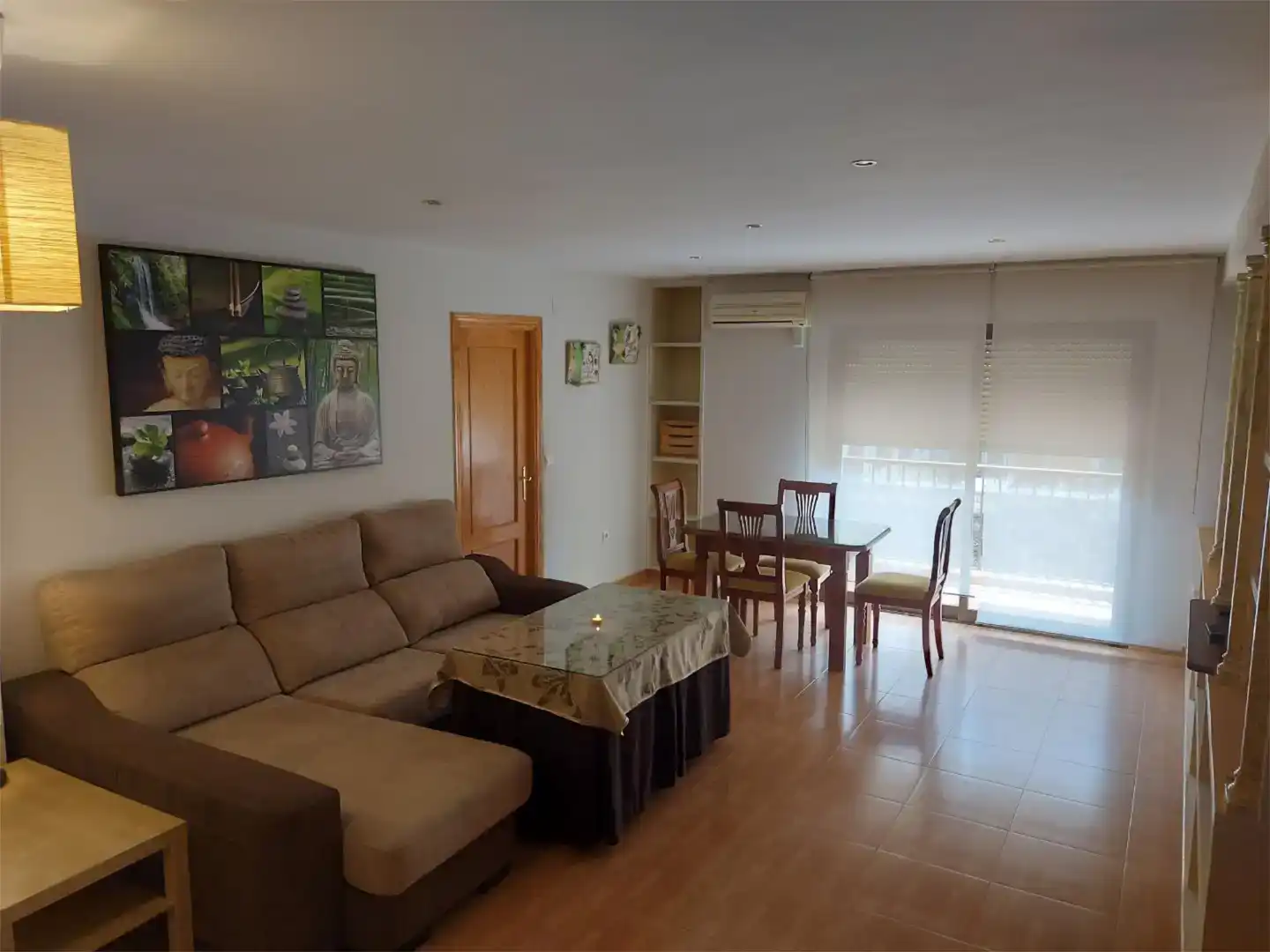 Wohnzimmer von Wohnung zur Miete in Trujillo mit Klimaanlage, Privatgarten und Parkett