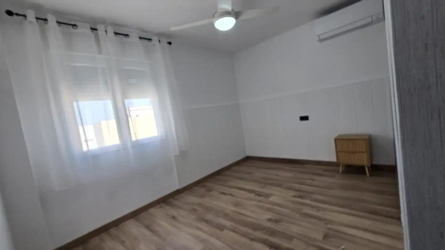 Schlafzimmer von Wohnung zur Miete in Gandia mit Klimaanlage, Terrasse und Möbliert