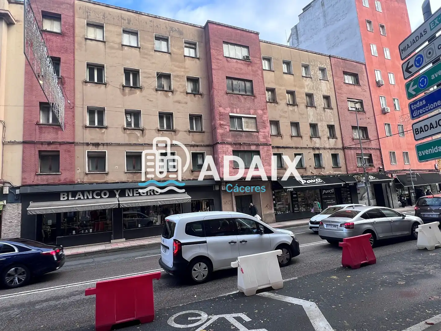 Vista exterior de Pis en venda en Cáceres