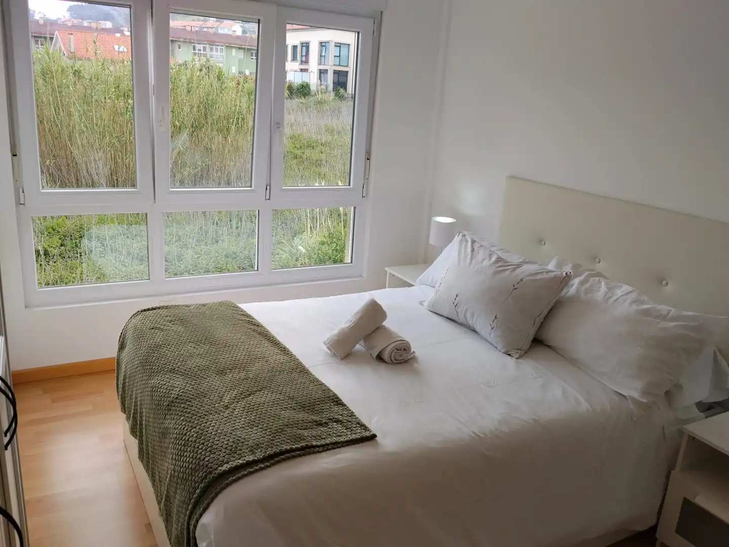 Schlafzimmer von Wohnungen zur Miete in Fisterra mit Abstellraum, Möbliert und Ofen