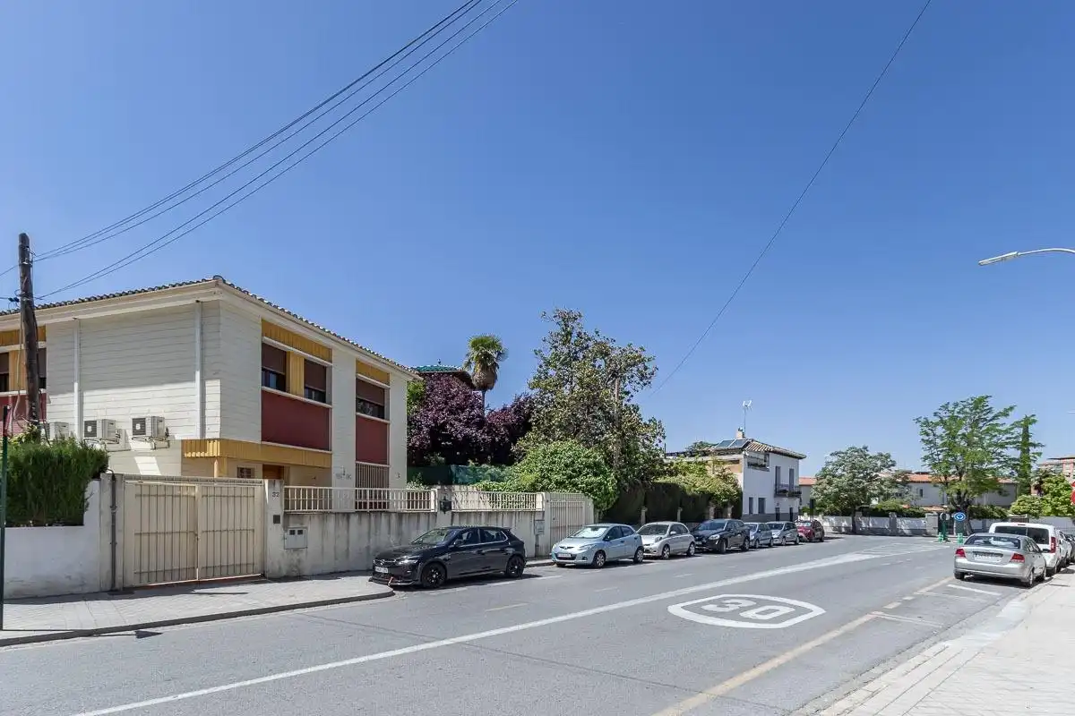 Vista exterior de Casa o chalet en venta en Granada con Aire acondicionado, Calefacción y Jardín privado