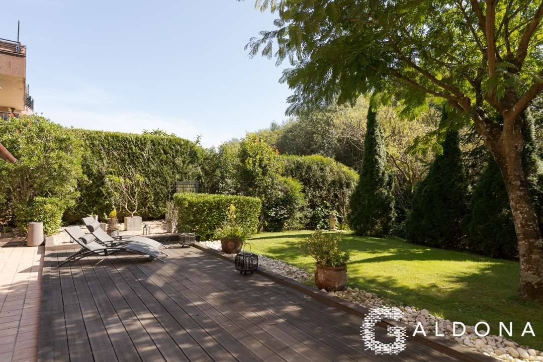Jardí de Pis en venda en Donostia - San Sebastián  amb Aire condicionat, Calefacció i Jardí privat