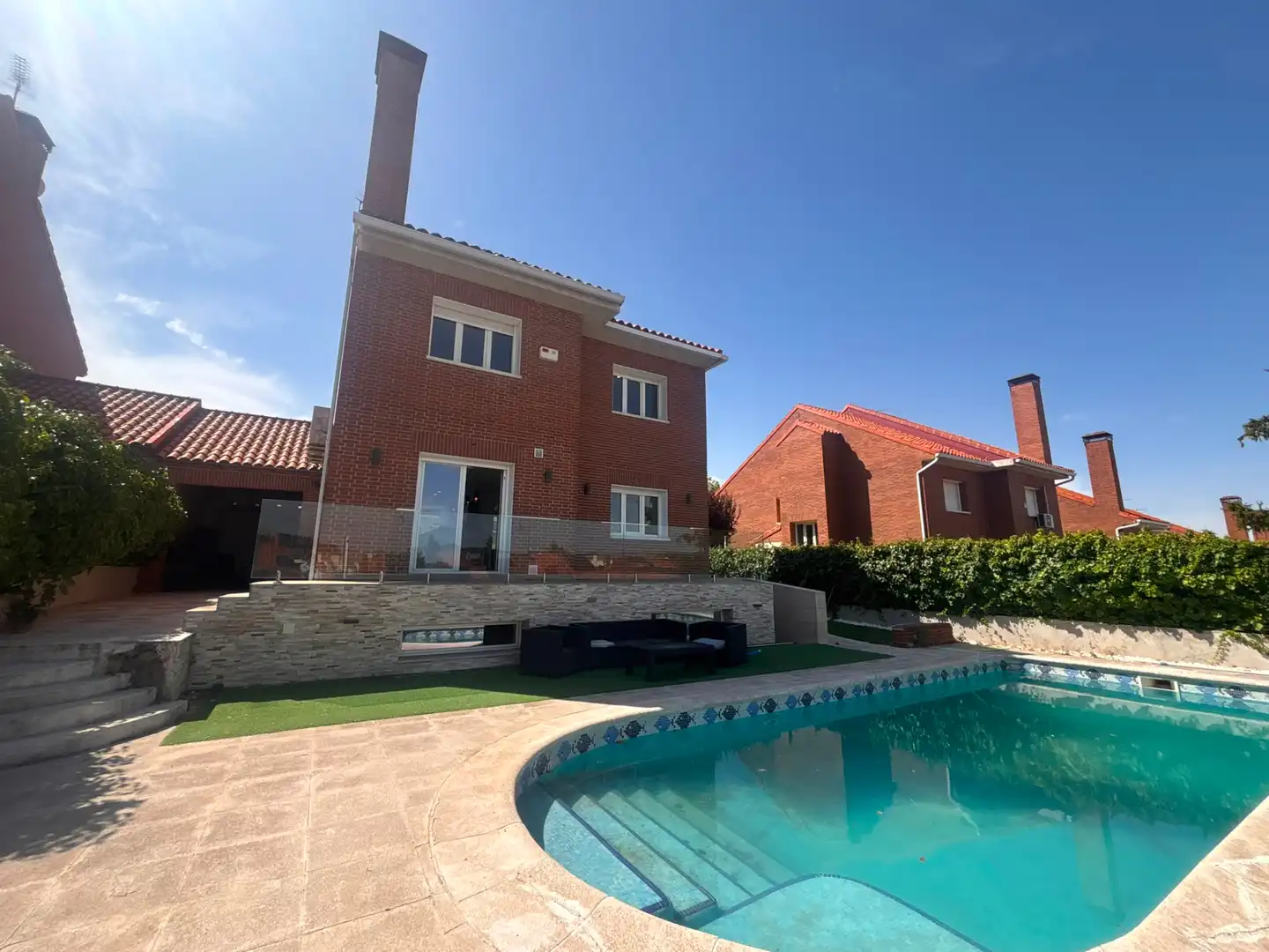 Vista exterior de Casa o chalet en venta en Rivas-Vaciamadrid con Aire acondicionado, Calefacción y Jardín privado