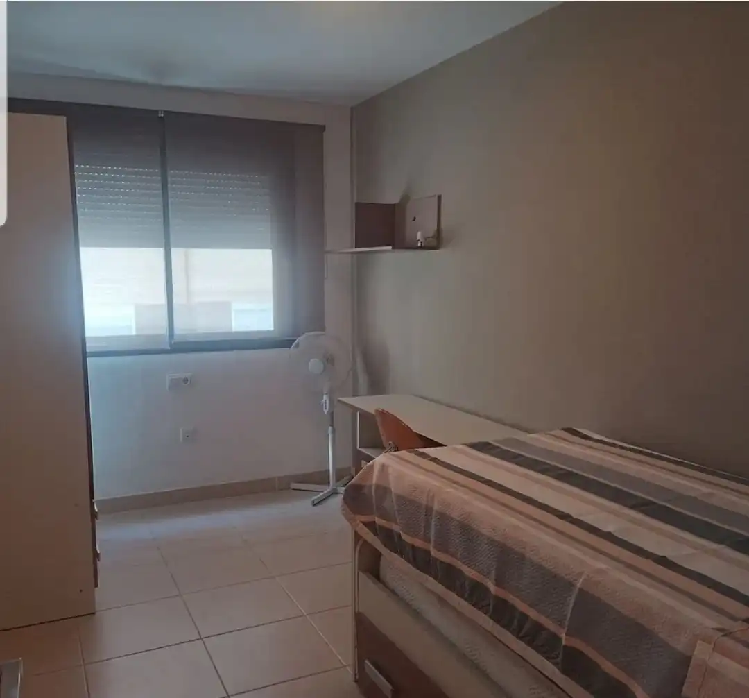 Habitación de Piso de alquiler en Roquetas de Mar con Aire acondicionado, Calefacción y Amueblado