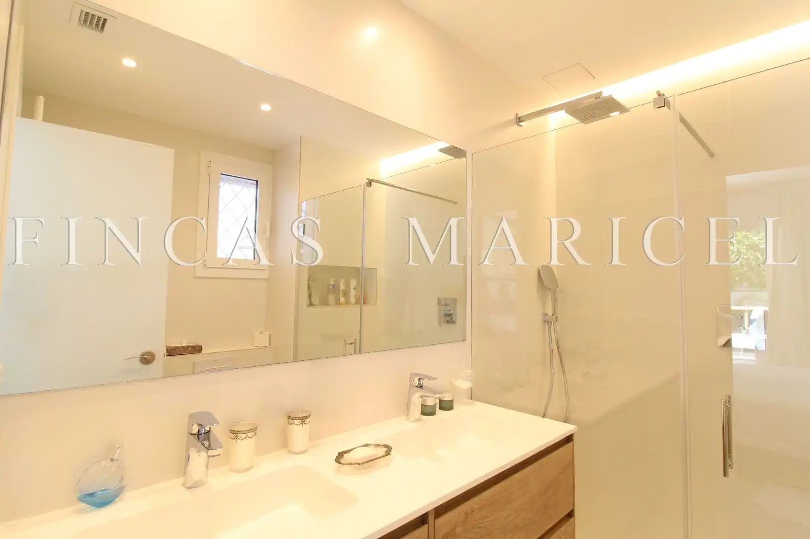 Badezimmer von Wohnung zum Verkauf in Sitges mit Klimaanlage, Heizung und Terrasse