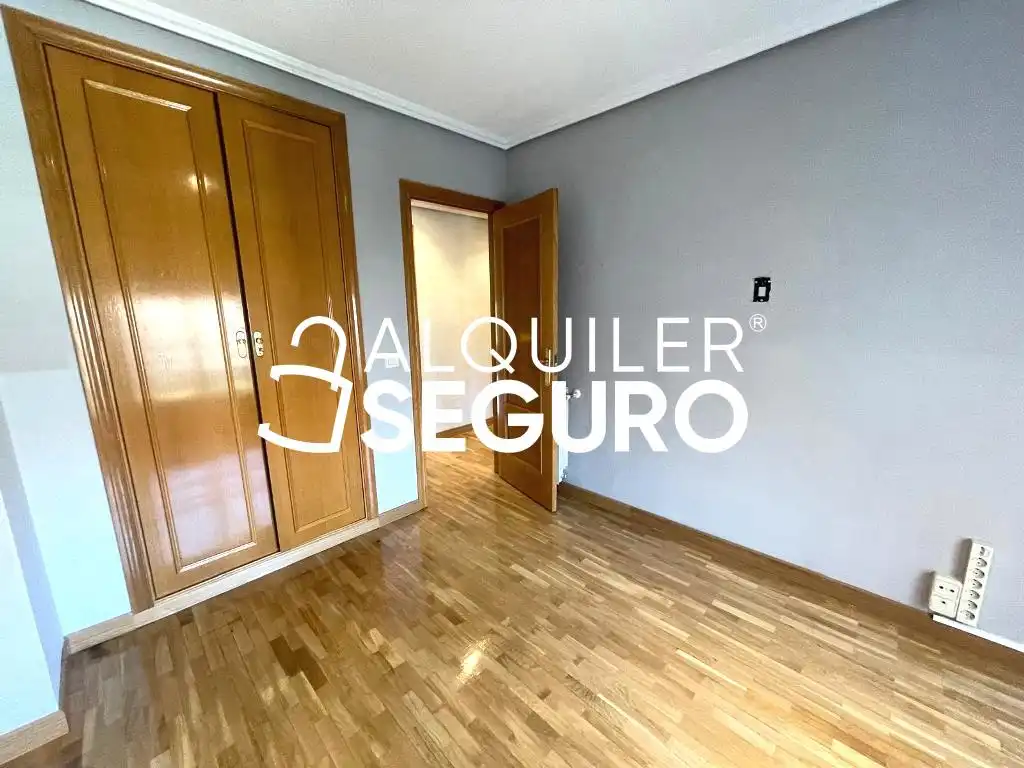 Habitación de Piso de alquiler en Madrid con Calefacción y Piscina