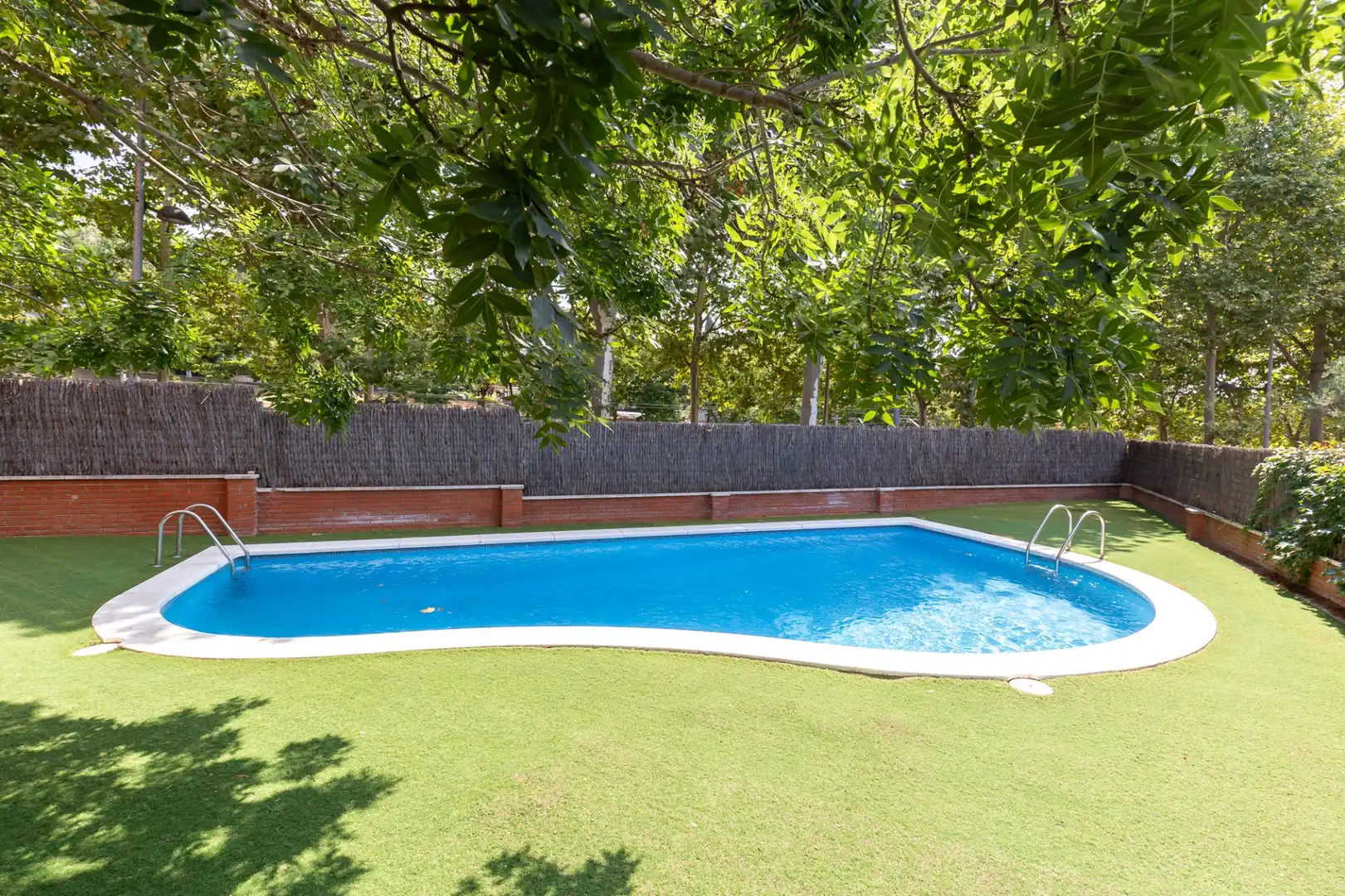 Piscina de Planta baixa en venda en Sant Cugat del Vallès amb Aire condicionat, Calefacció i Traster