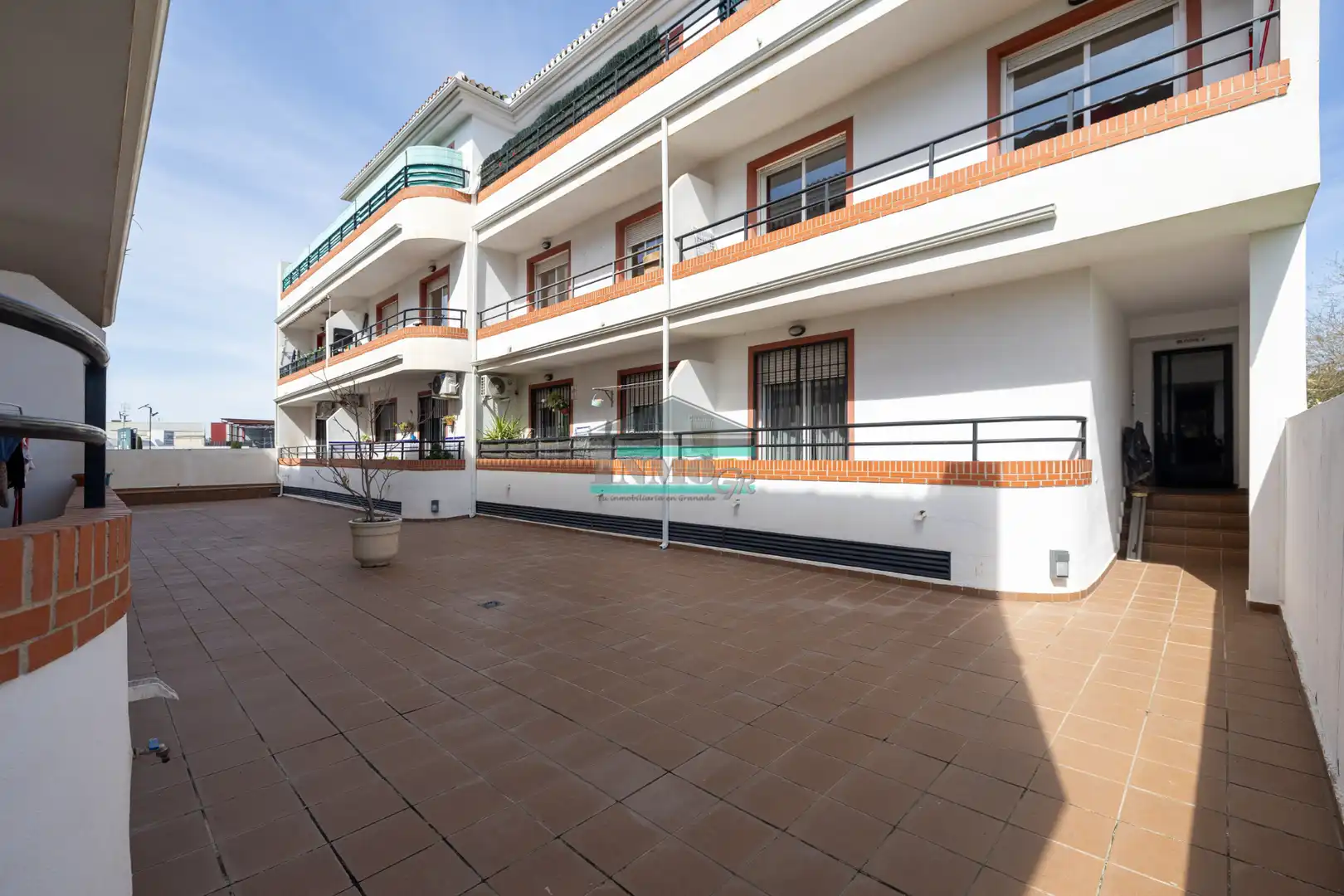 Außenansicht von Wohnung zum Verkauf in Armilla mit Heizung, Terrasse und Balkon