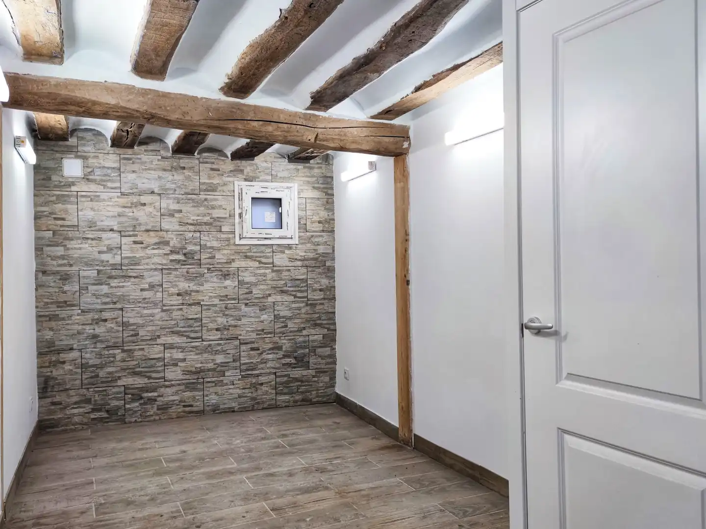 Office for rent in Ezcaray  with Heating and Storage room