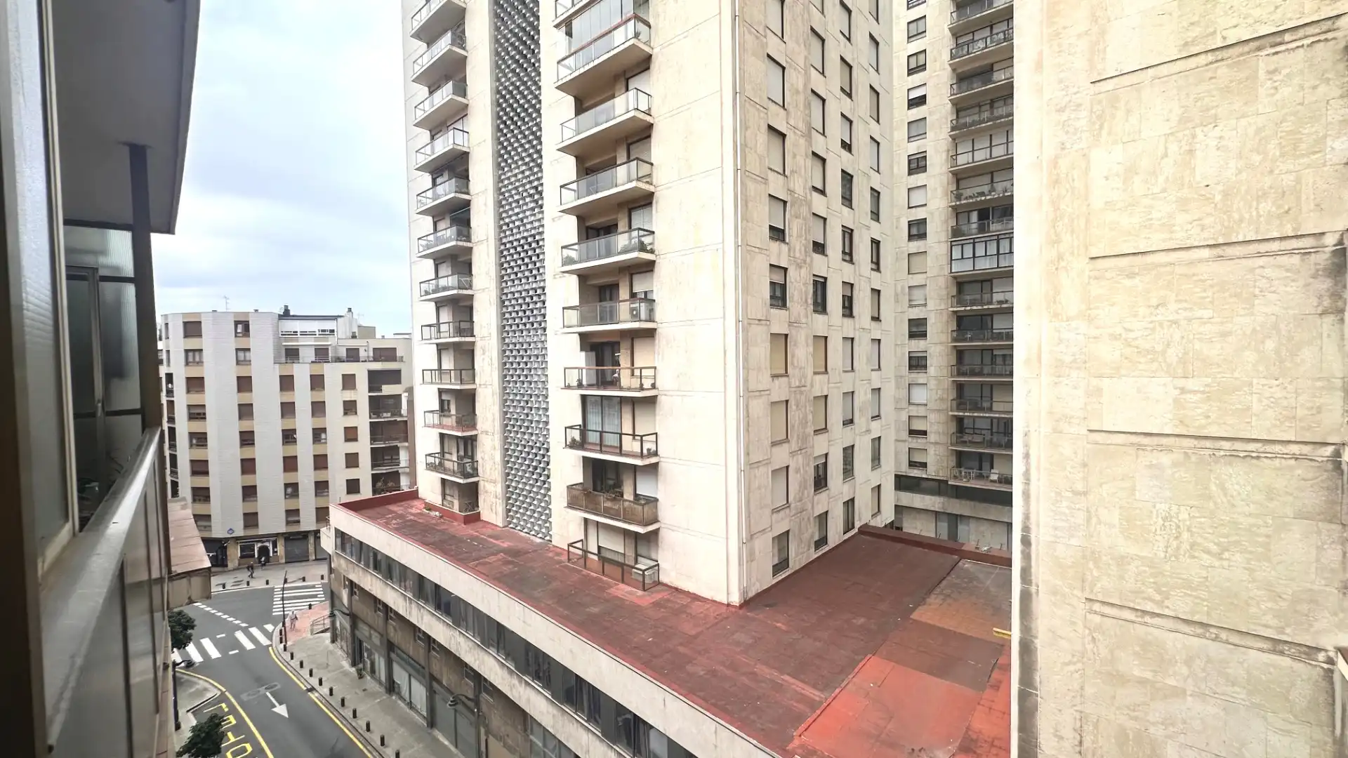 Vista exterior de Pis en venda en Bilbao  amb Calefacció, Parquet i Terrassa
