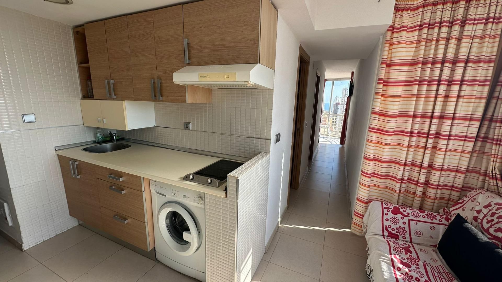Cuina de Apartament en venda en Benidorm amb Piscina comunitària
