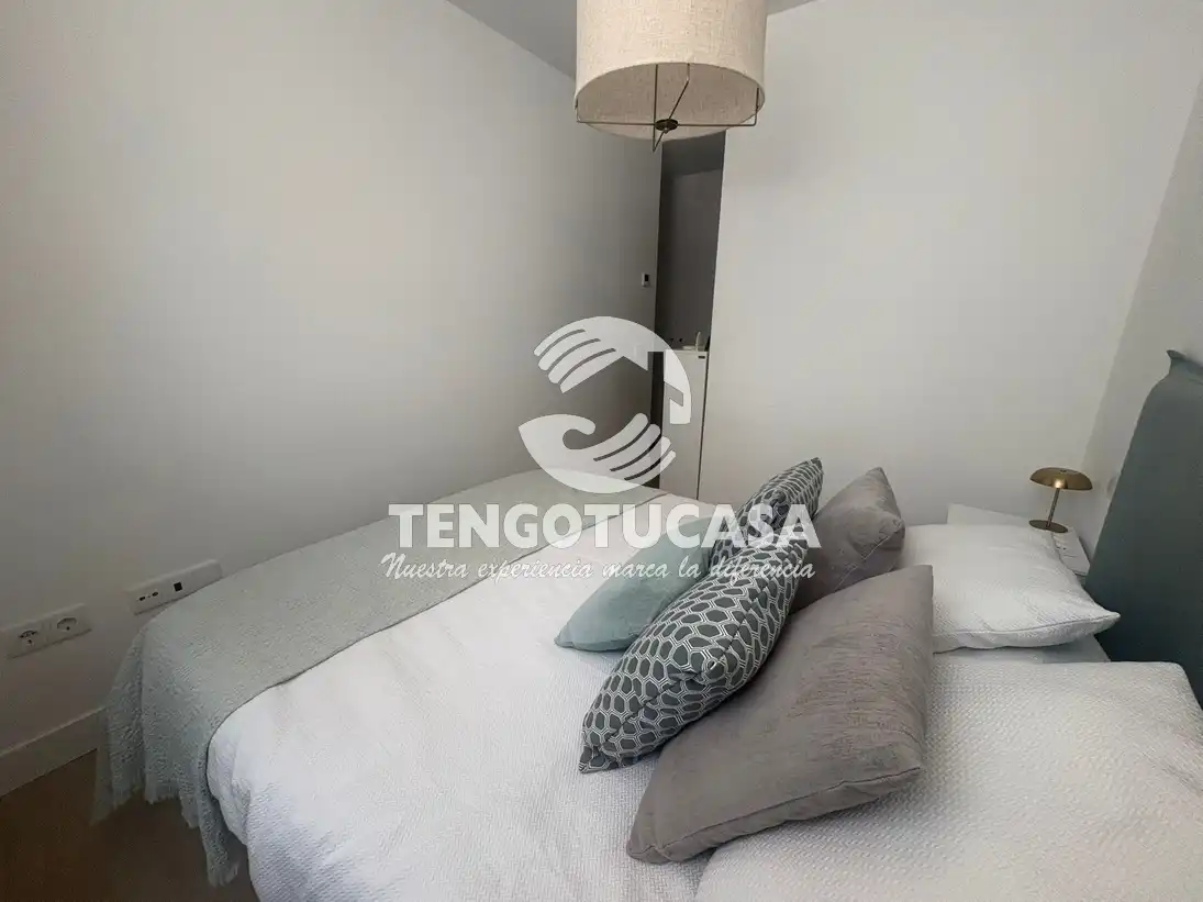 Schlafzimmer von Wohnung zur Miete in Madrid mit Klimaanlage, Heizung und Privatgarten