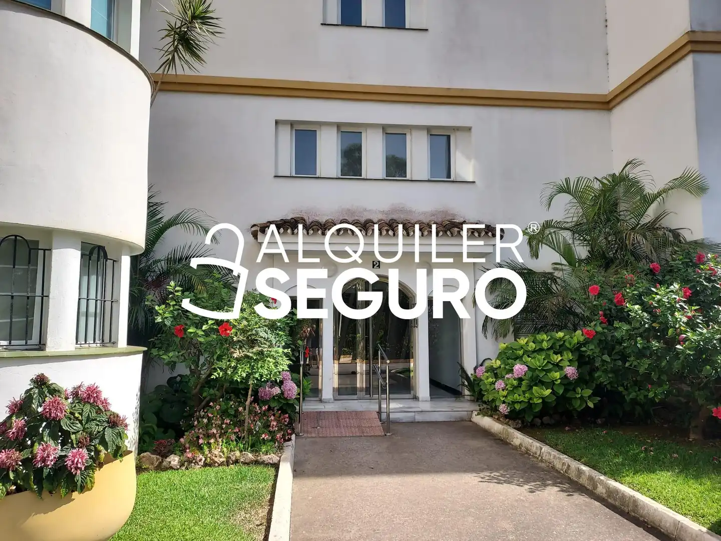 Exterior view of Attic for rent in Benalmádena  with Terrace, Swimming Pool and Furnished