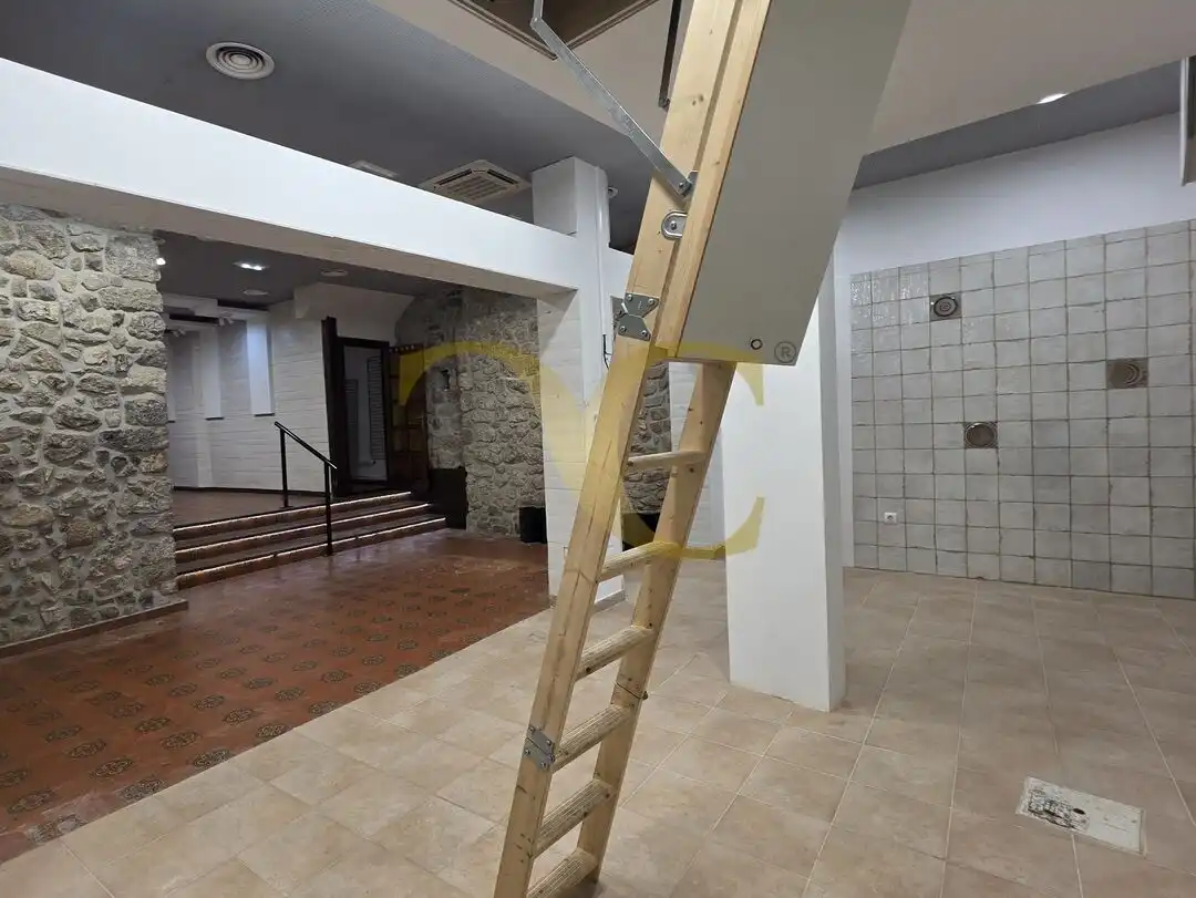Commercial properties for rent in Llanes  with Air Conditioner