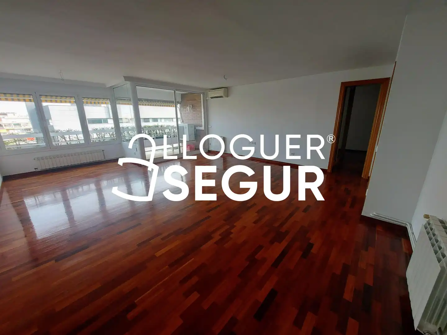 Flat for rent in de Sabino Arana , La Maternitat i Sant Ramon