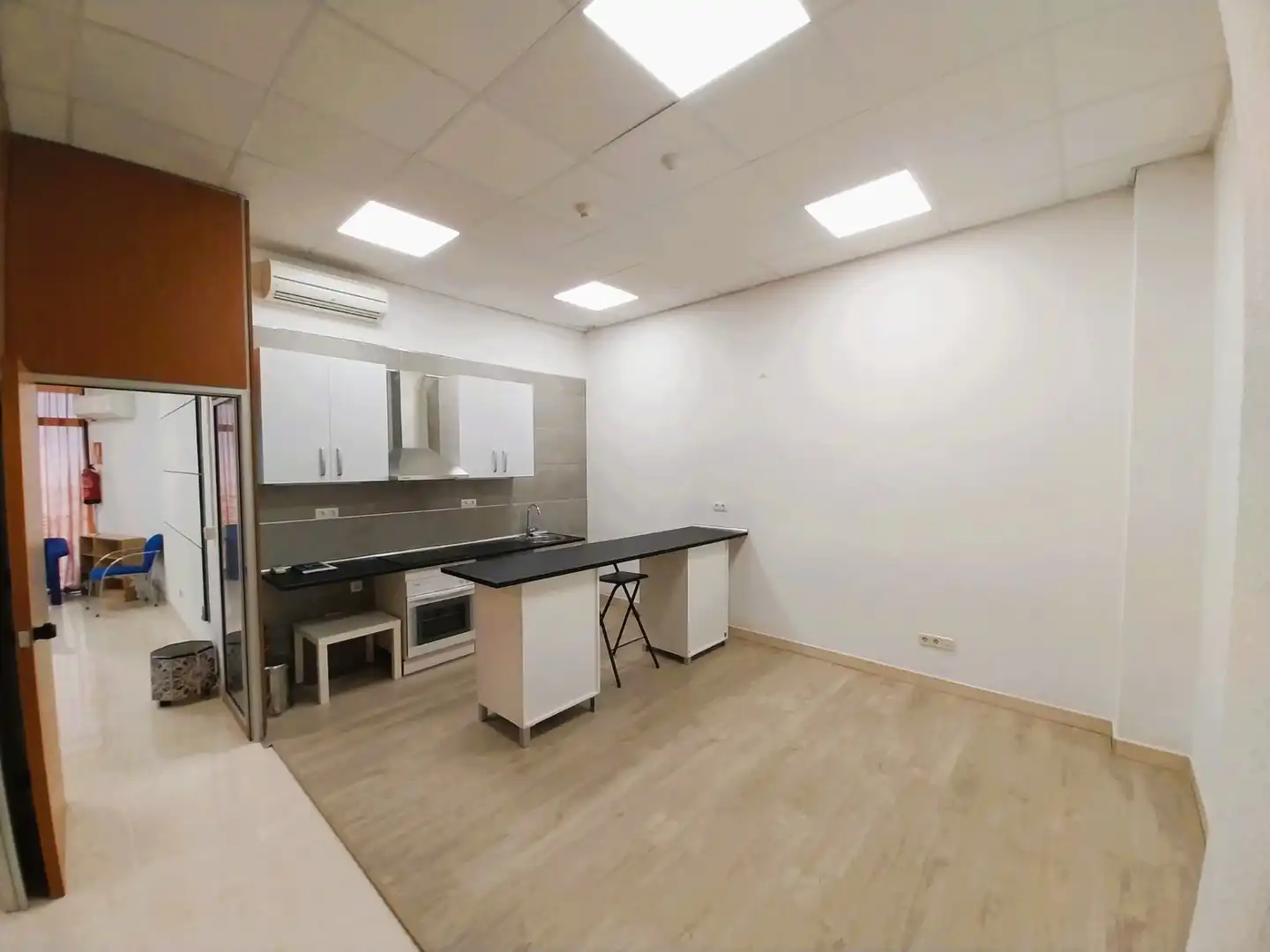 Cuina de Local de lloguer en Madrid amb Aire condicionat i Calefacció