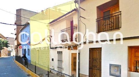 Solar con acceso a dos calles al lado del mercado central