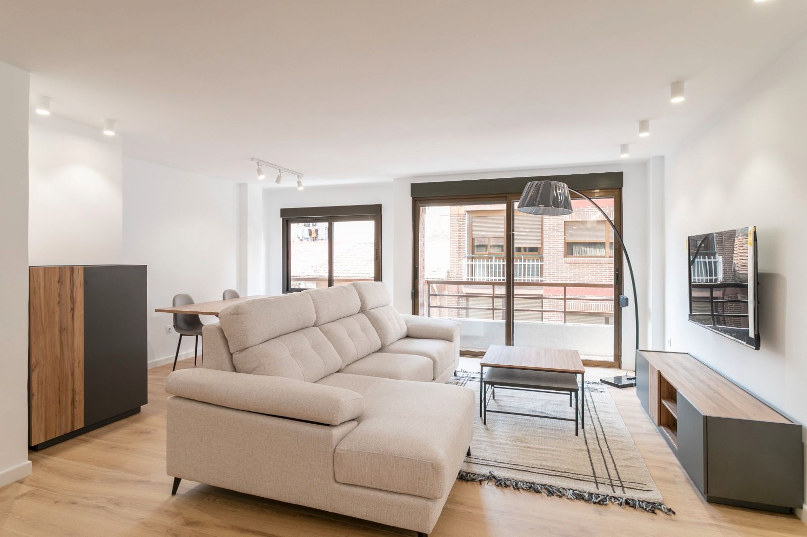 Living room of Flat to rent in Alicante / Alacant  with Air Conditioner, Heating and Furnished