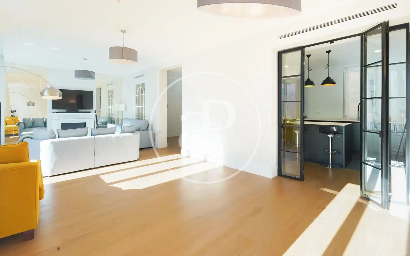 Living room of Flat for sale in Madrid  with Air Conditioner, Heating and Storage room