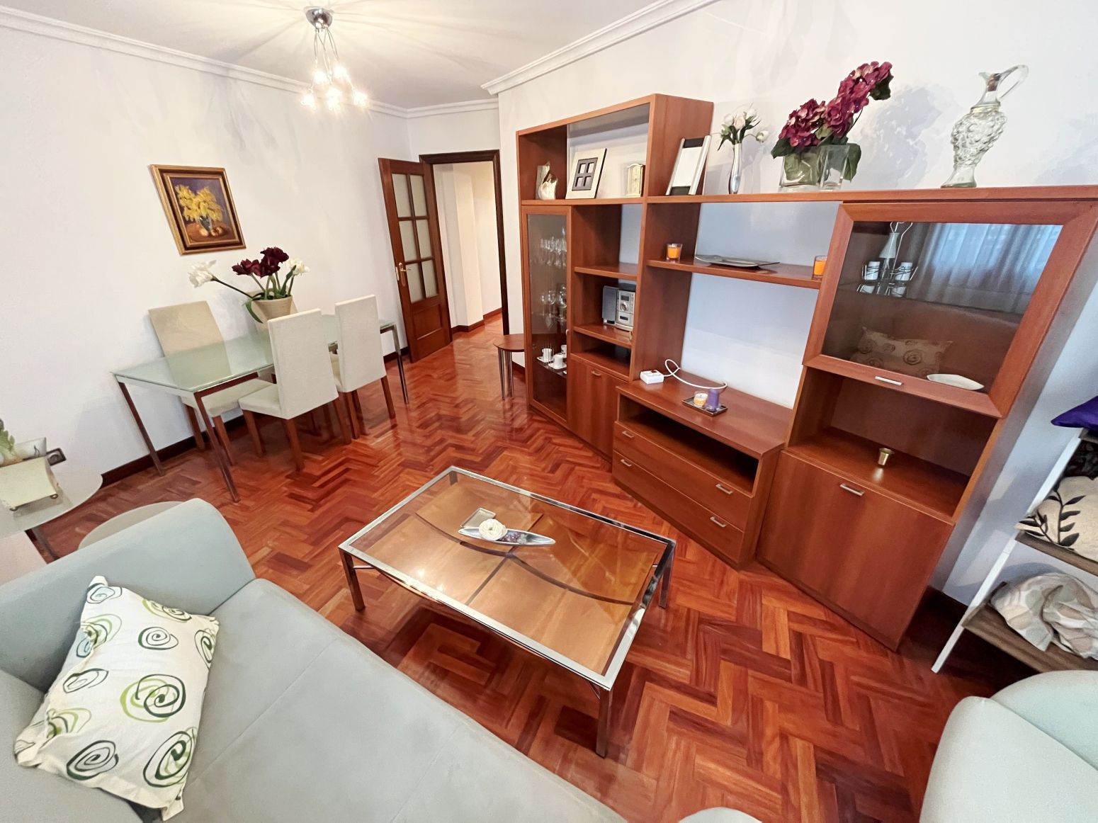 Sala d'estar de Pis en venda en Avilés amb Calefacció i Moblat