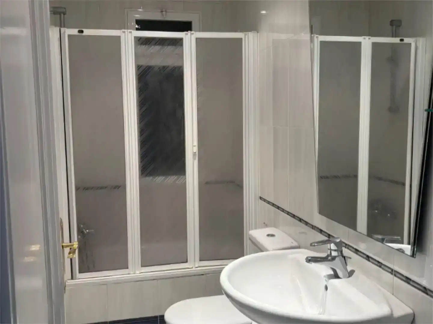 Bany de Pis de lloguer en Ávila amb Parquet, Moblat i Balcó
