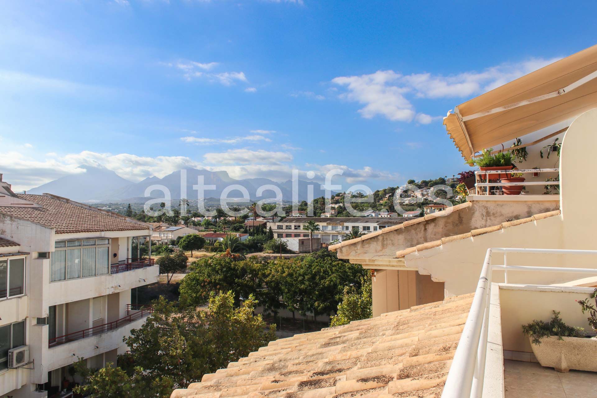 Vista exterior de Àtic en venda en Altea amb Aire condicionat, Calefacció i Terrassa