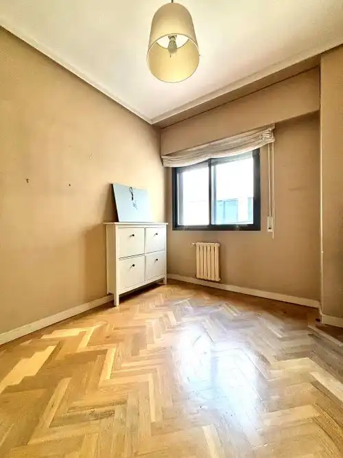 Bedroom of Flat for sale in Madrid  with Air Conditioner, Heating and Parquet flooring