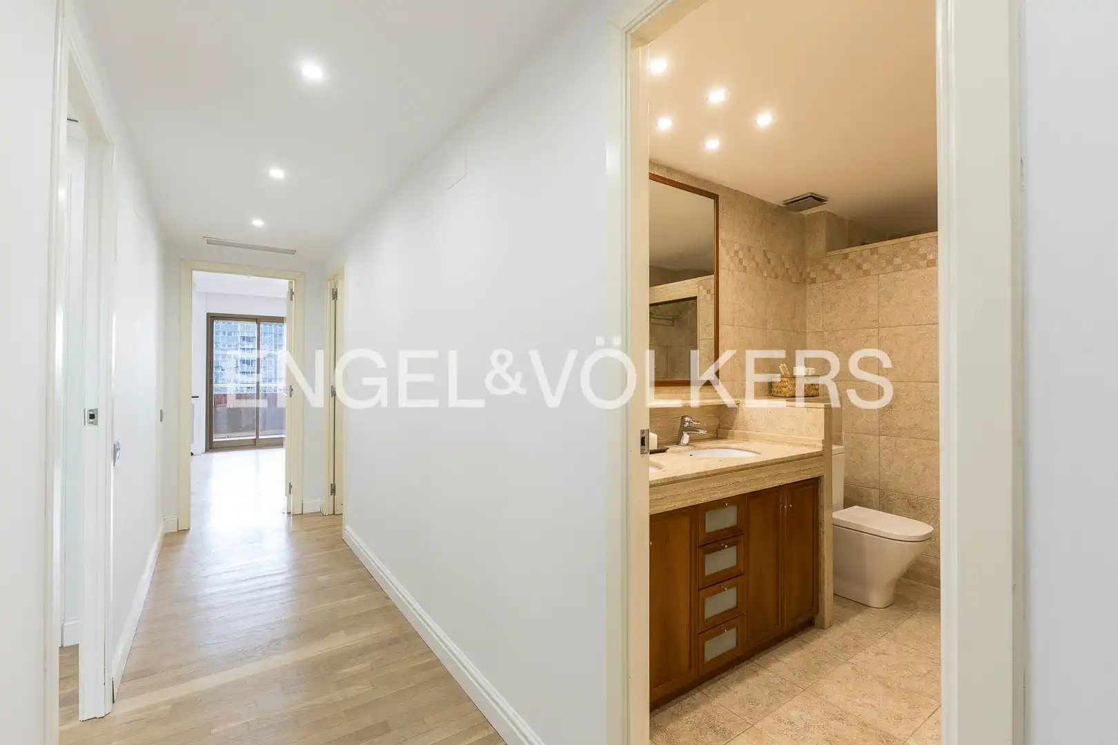 Flat with terrace to rent in Les Corts, imagen 8