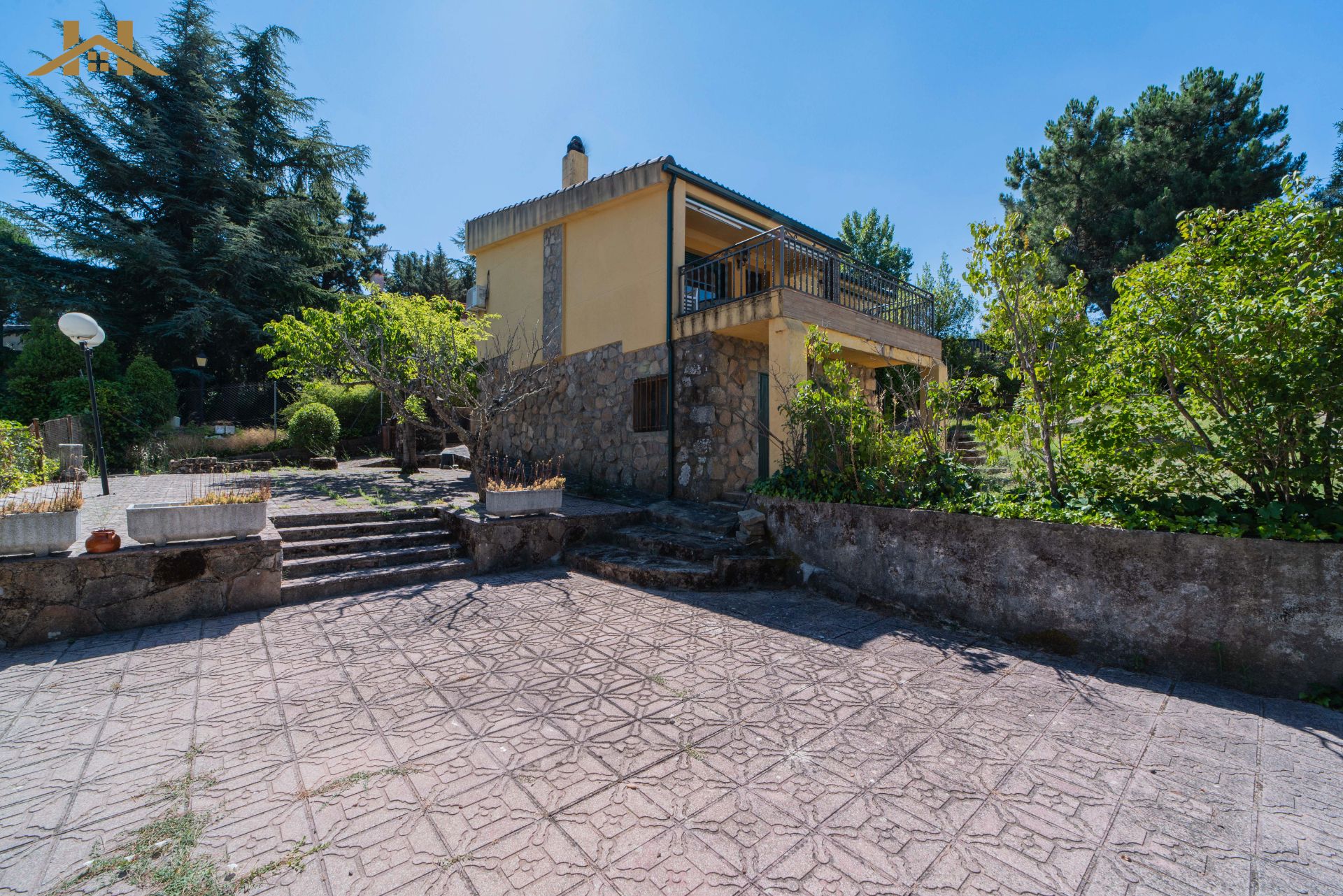 Jardí de Casa o xalet en venda en Navahondilla amb Aire condicionat, Calefacció i Jardí privat