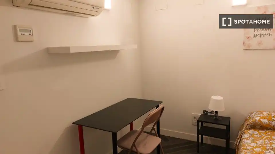 Flat for rent in Xirivella  with Air Conditioner, Heating and Furnished