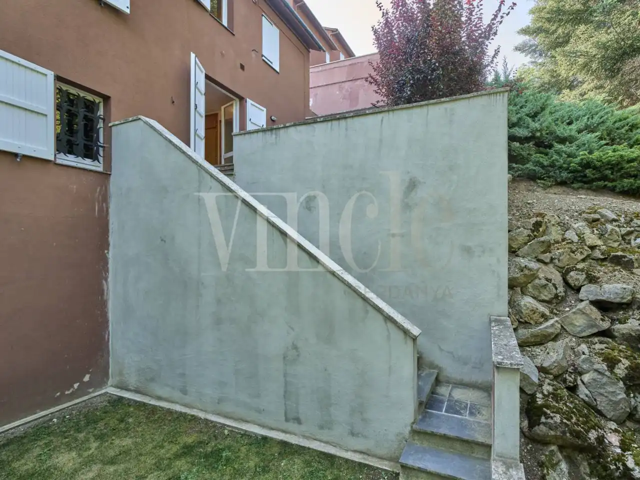 Exterior view of Detached homes for rent in Alp  with Heating and Parquet flooring