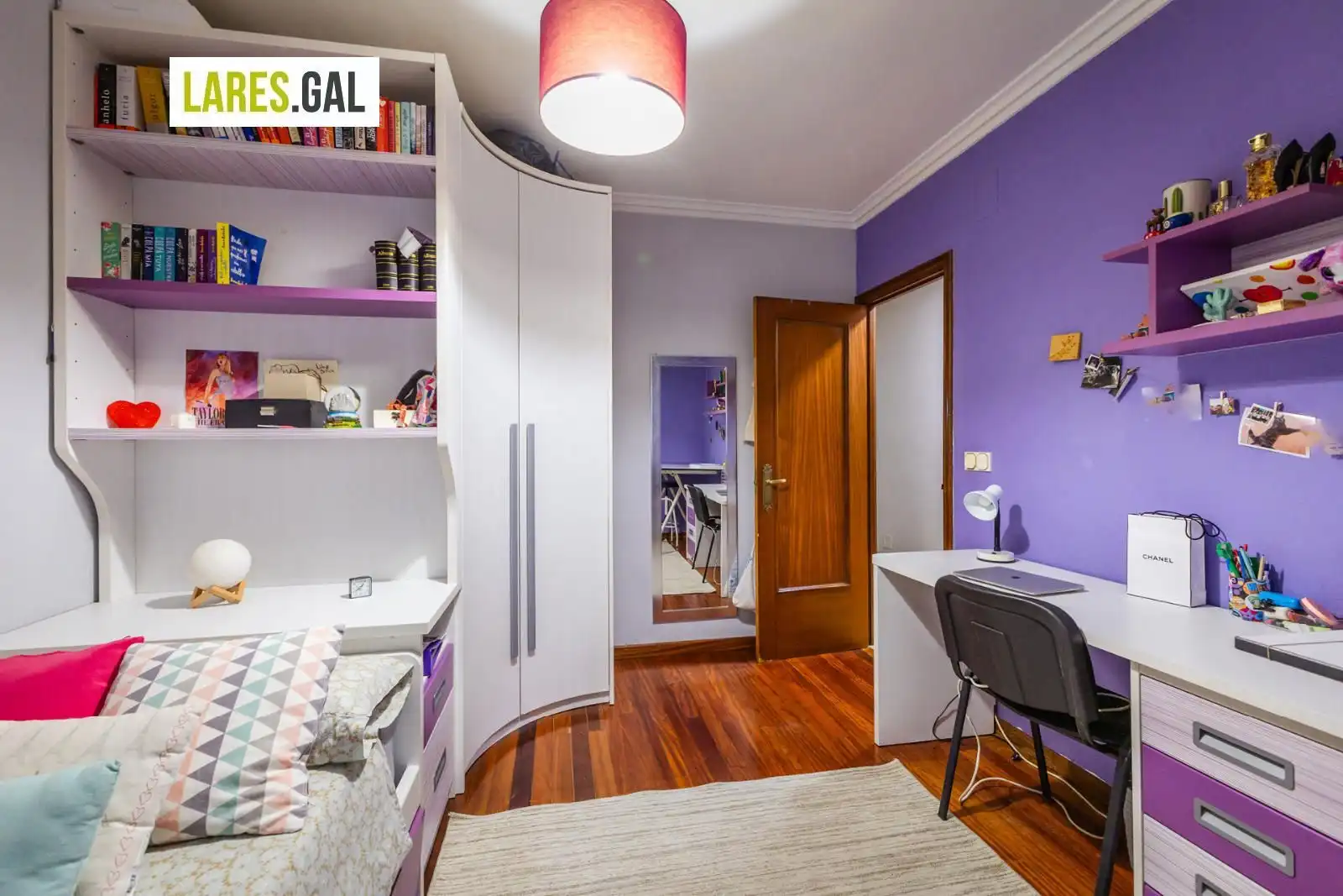 Habitación de Piso en venta en Cangas  con Calefacción, Parquet y Terraza