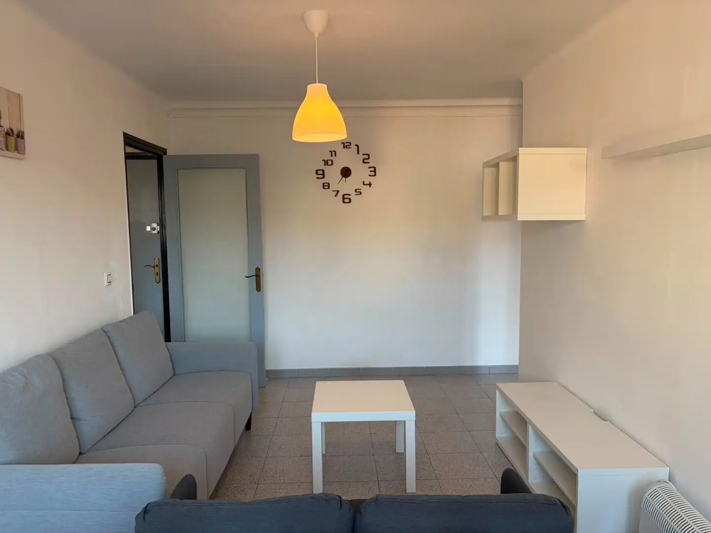 Sala d'estar de Pis de lloguer en Girona amb Calefacció, Moblat i Forn