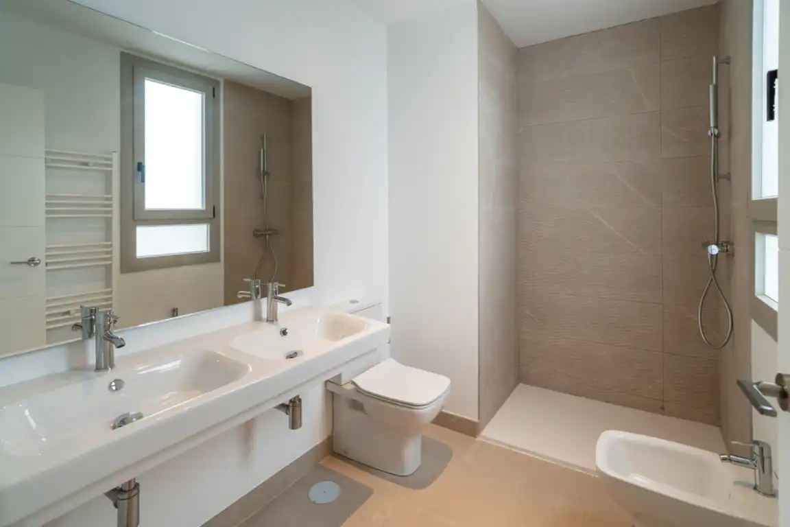 Houses for sale in Avenida de la Salud, Bellavista
