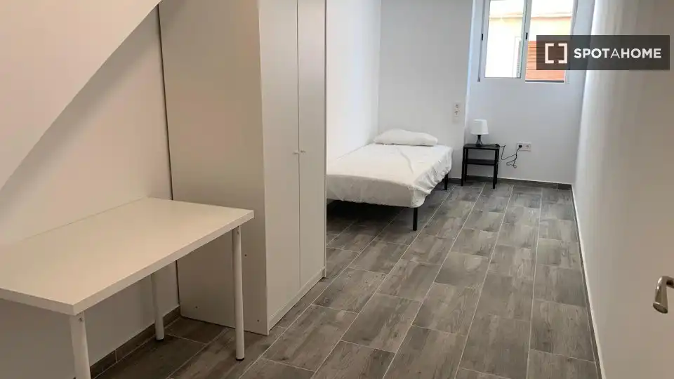 Schlafzimmer von Wohnung zur Miete in Serra mit Klimaanlage, Heizung und Möbliert