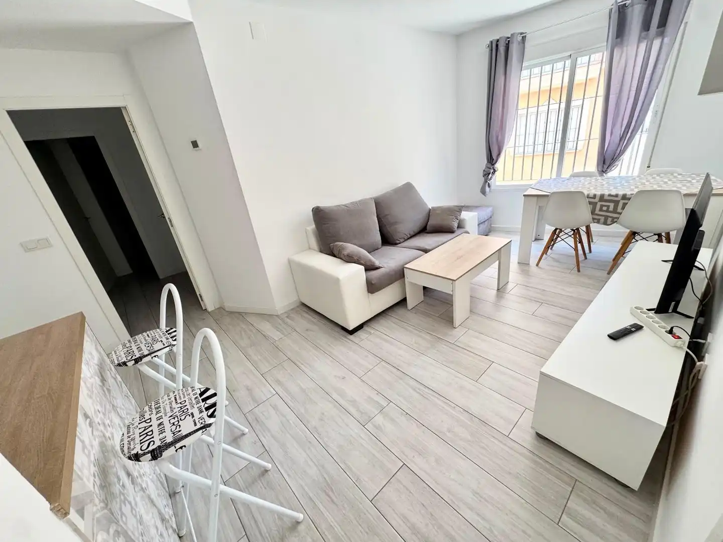 Wohnzimmer von Erdgeschoss zum Verkauf in Punta Umbría mit Klimaanlage, Heizung und Abstellraum